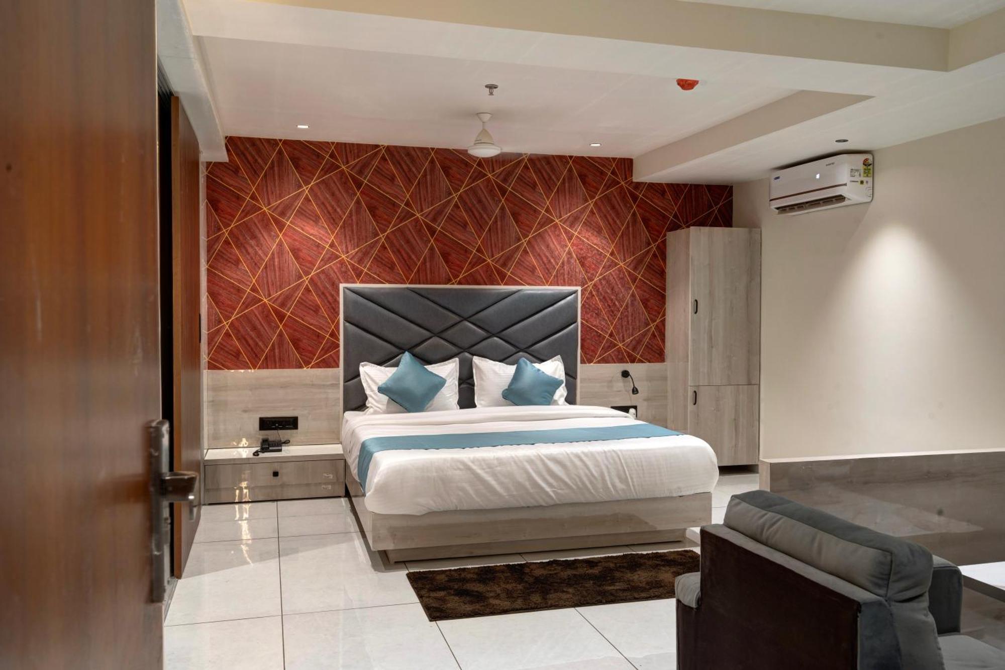 Hotel Shrimad Villa Gandhinagar Buitenkant foto