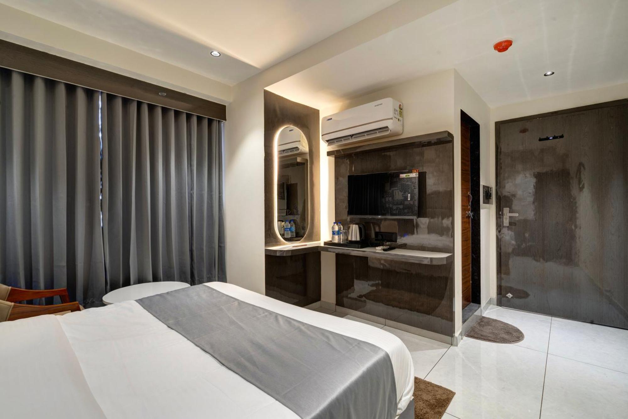 Hotel Shrimad Villa Gandhinagar Buitenkant foto