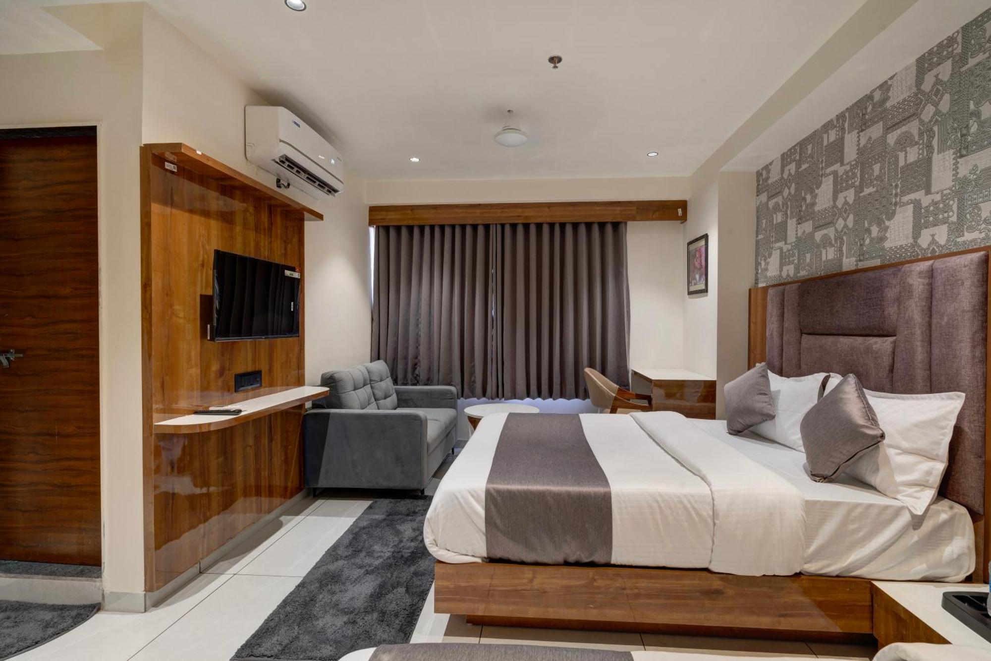 Hotel Shrimad Villa Gandhinagar Buitenkant foto