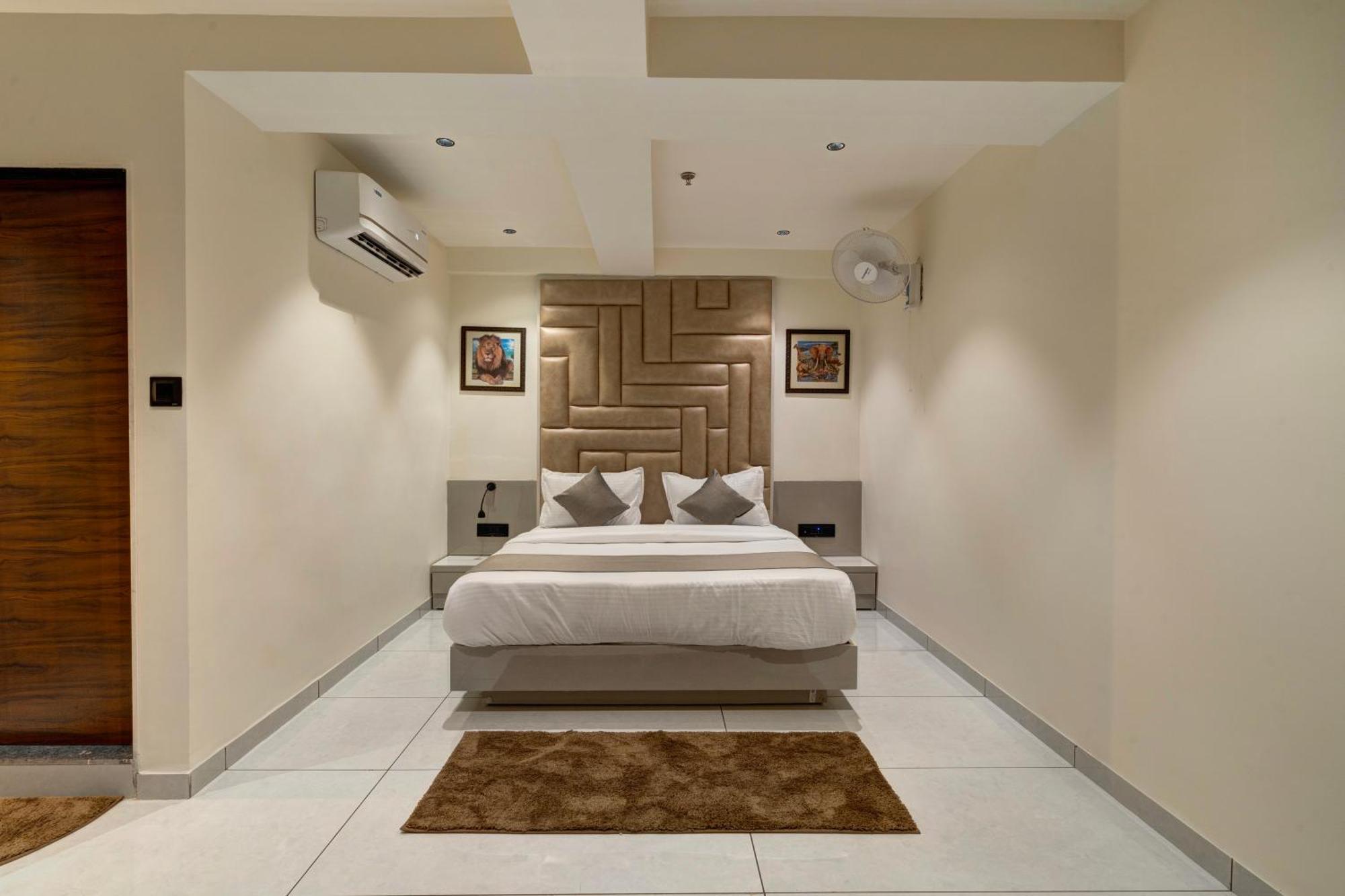 Hotel Shrimad Villa Gandhinagar Buitenkant foto