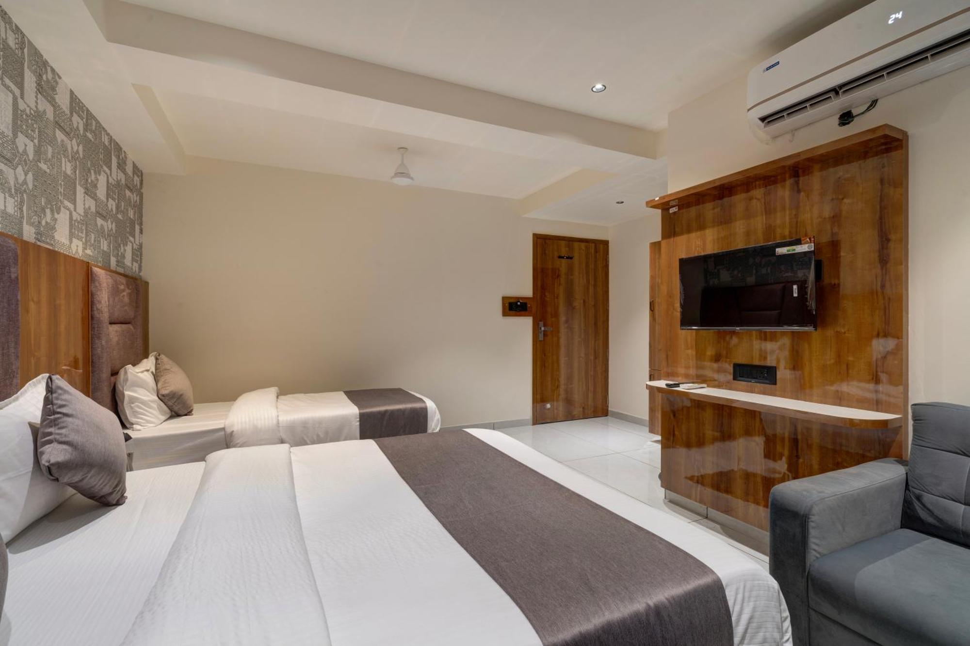 Hotel Shrimad Villa Gandhinagar Buitenkant foto