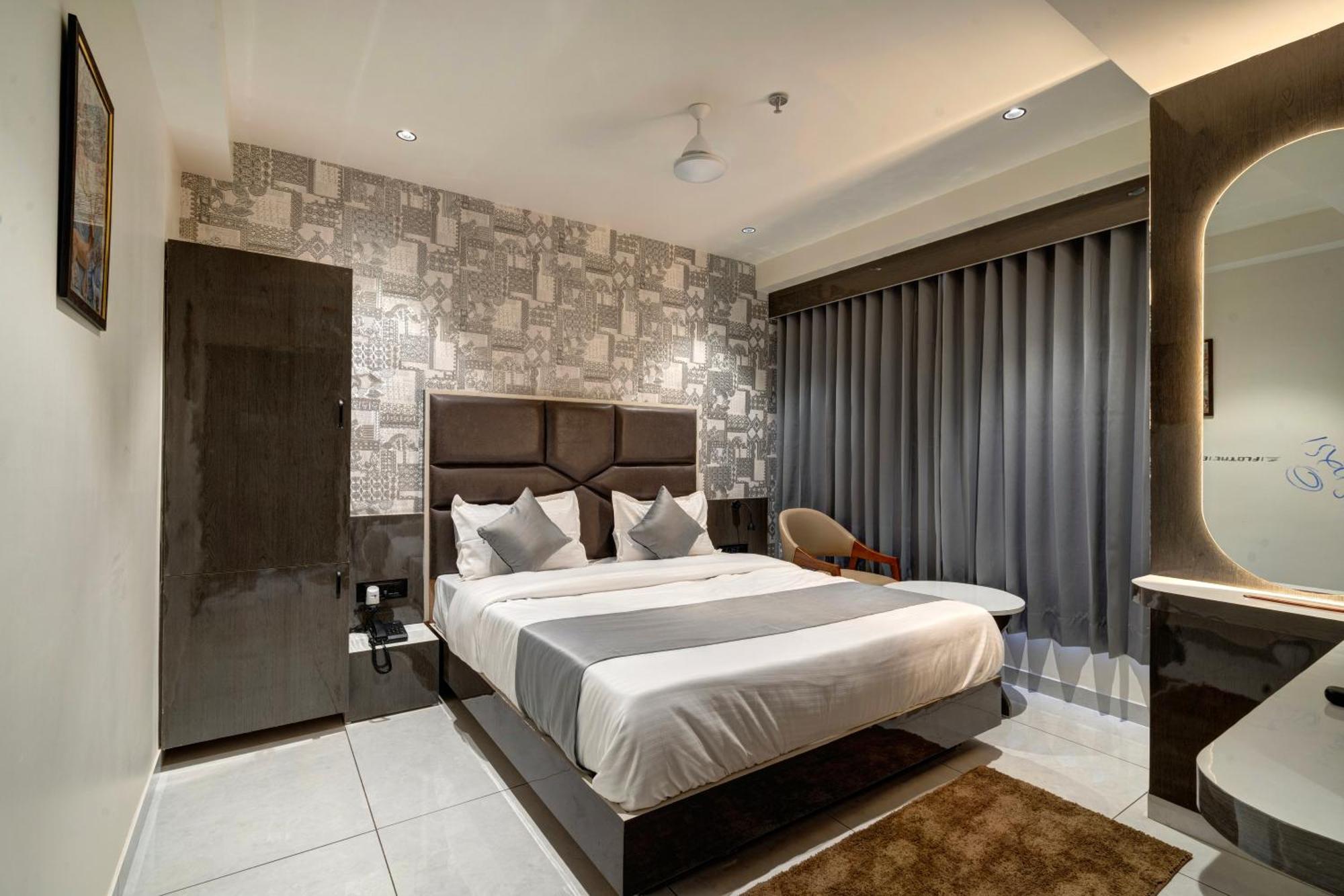 Hotel Shrimad Villa Gandhinagar Buitenkant foto