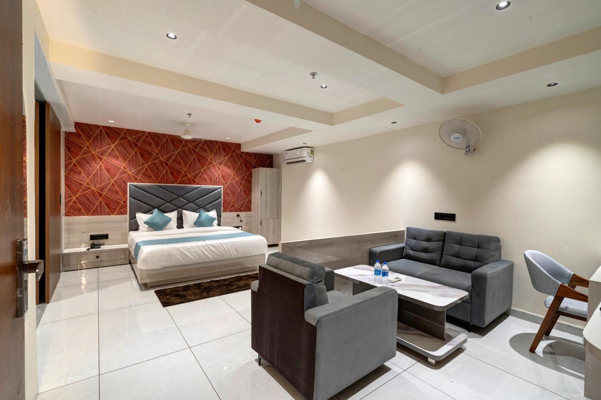 Hotel Shrimad Villa Gandhinagar Buitenkant foto