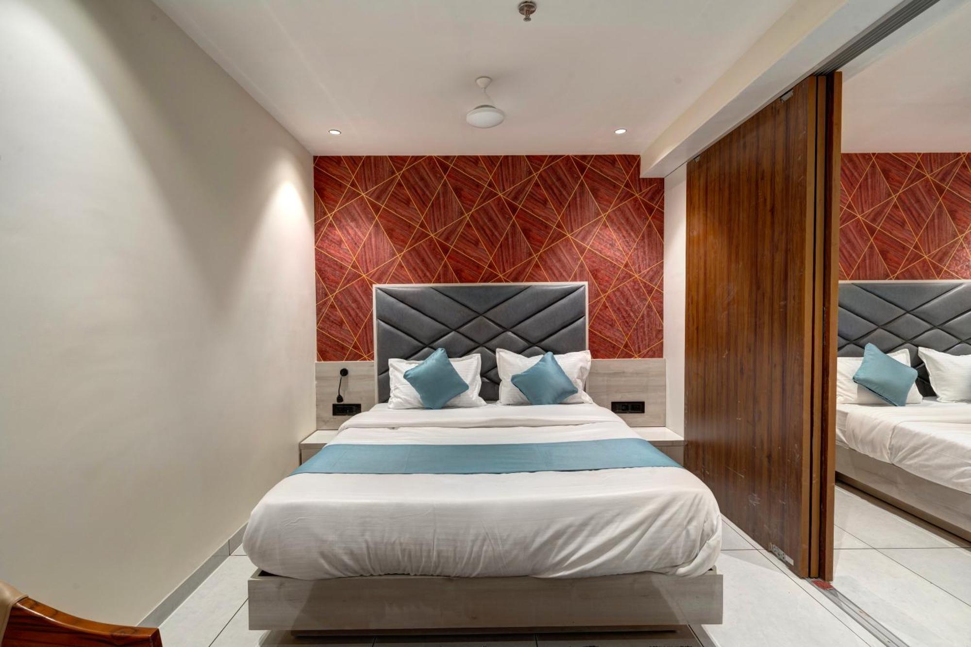 Hotel Shrimad Villa Gandhinagar Buitenkant foto