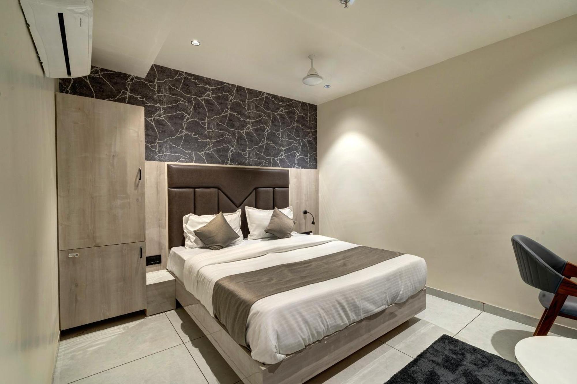 Hotel Shrimad Villa Gandhinagar Buitenkant foto