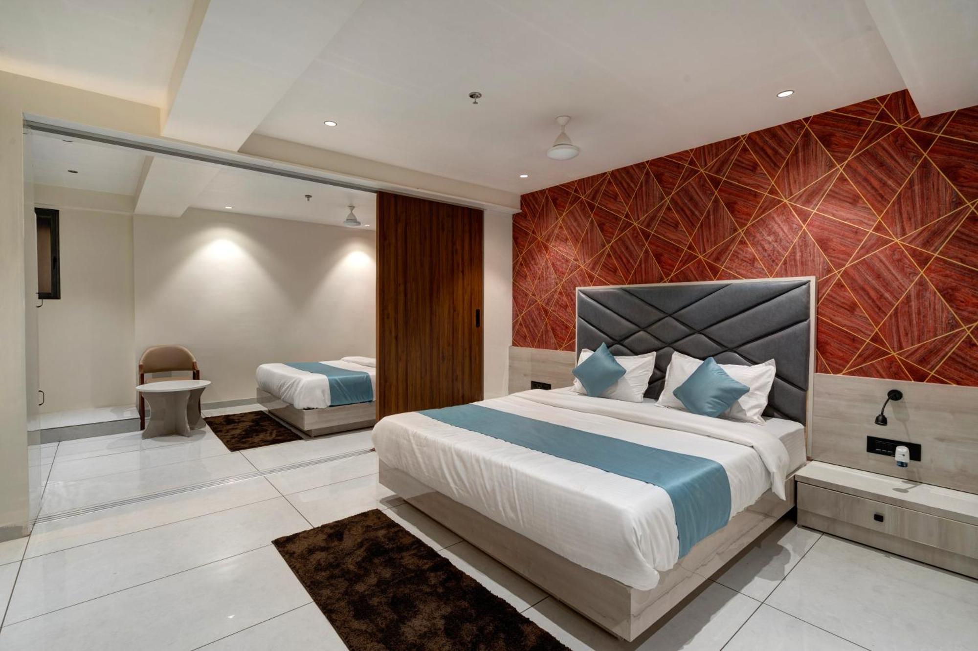 Hotel Shrimad Villa Gandhinagar Buitenkant foto