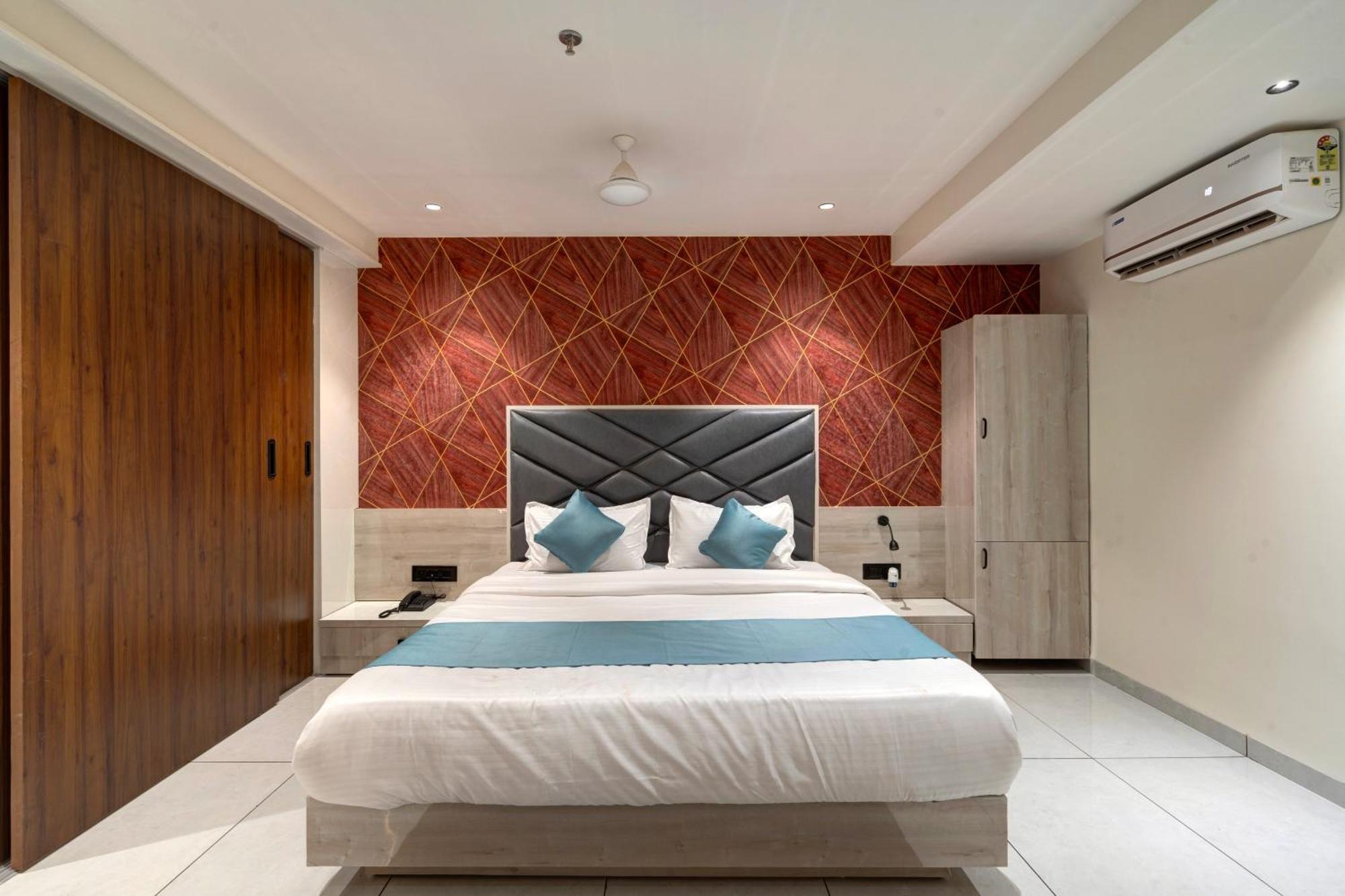 Hotel Shrimad Villa Gandhinagar Buitenkant foto