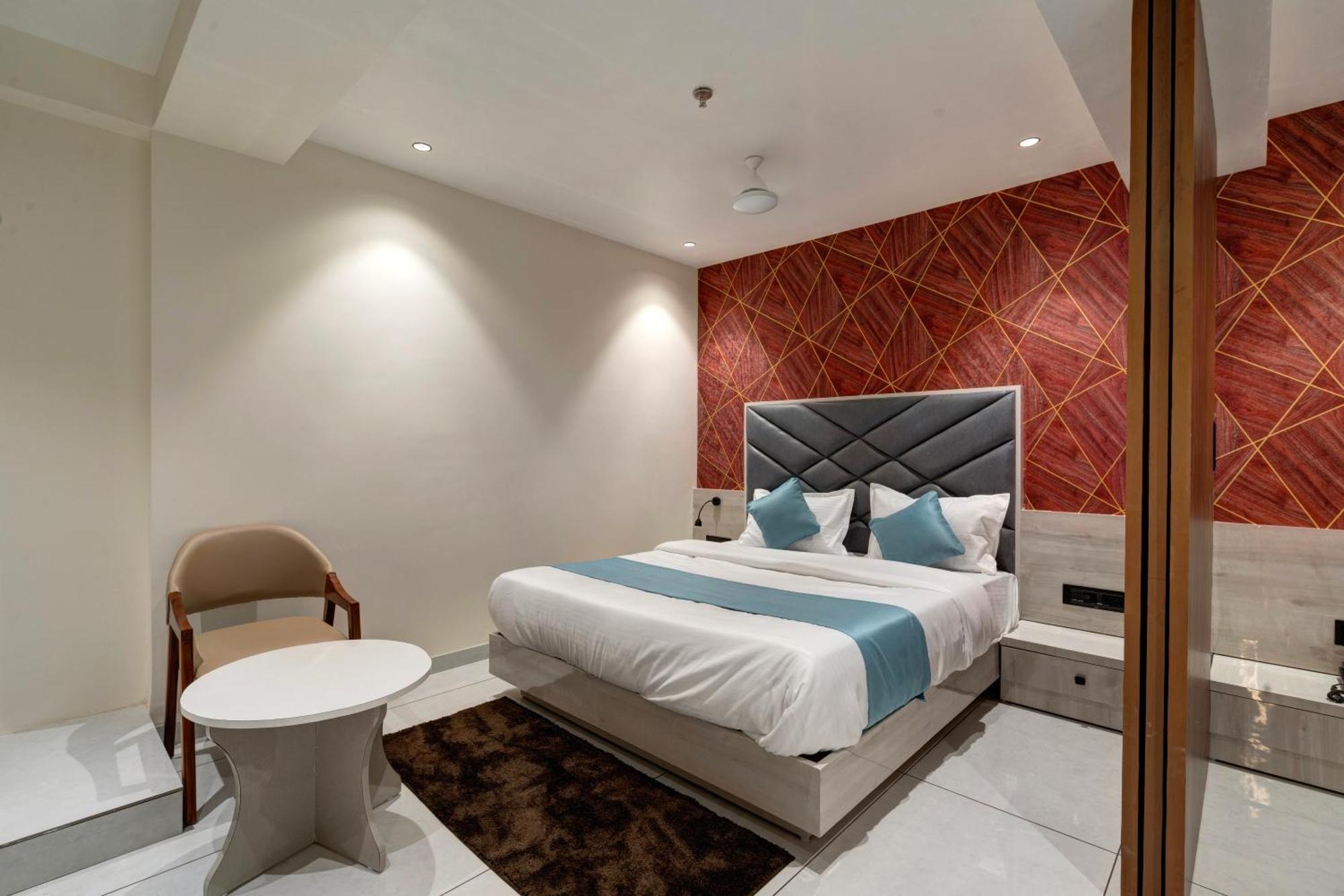 Hotel Shrimad Villa Gandhinagar Buitenkant foto