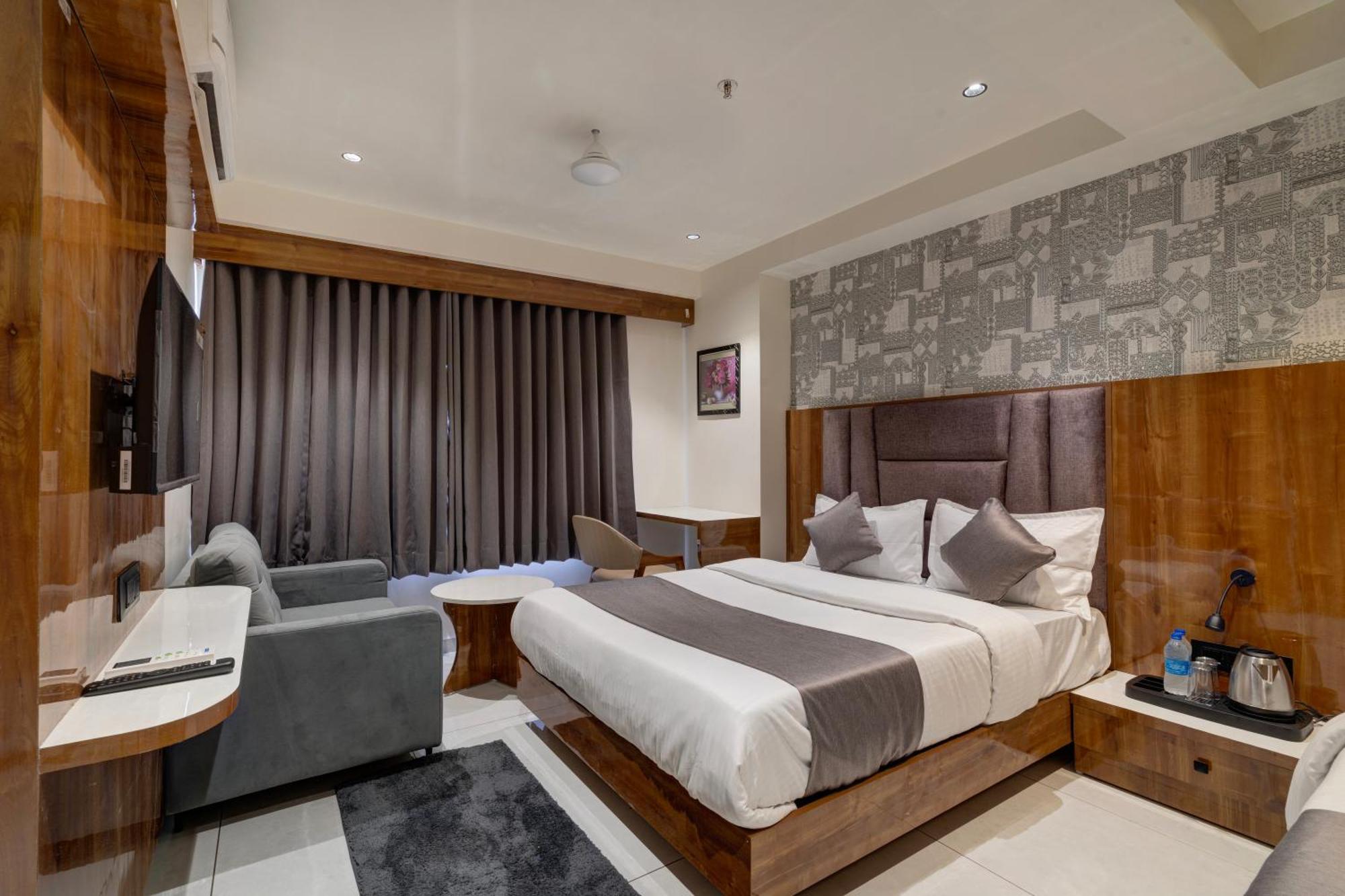 Hotel Shrimad Villa Gandhinagar Buitenkant foto